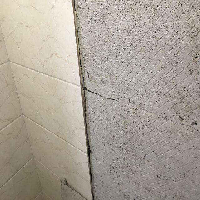 墙砖脱落最简单的修补方法图片视频讲解(墙砖脱落最简单的修补方法图片视频讲解下载)