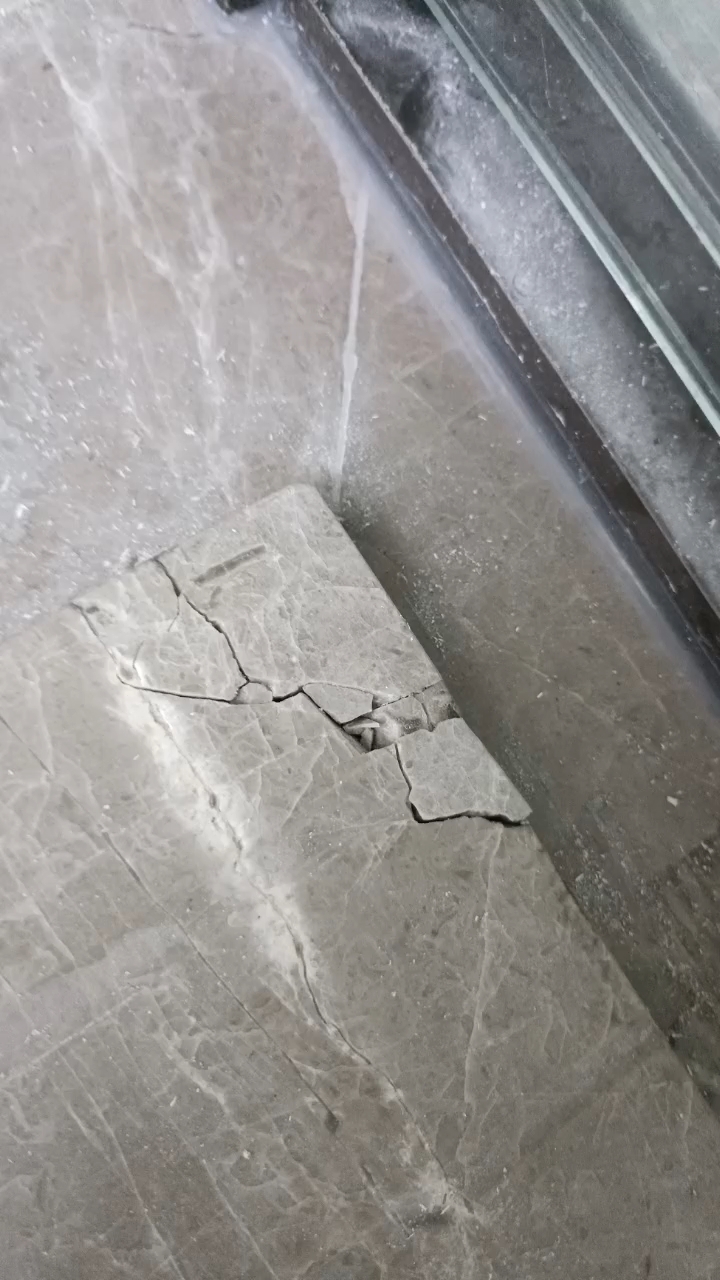 墙砖坏了一块怎么处理掉视频(墙砖坏了一块怎么处理掉视频教程)