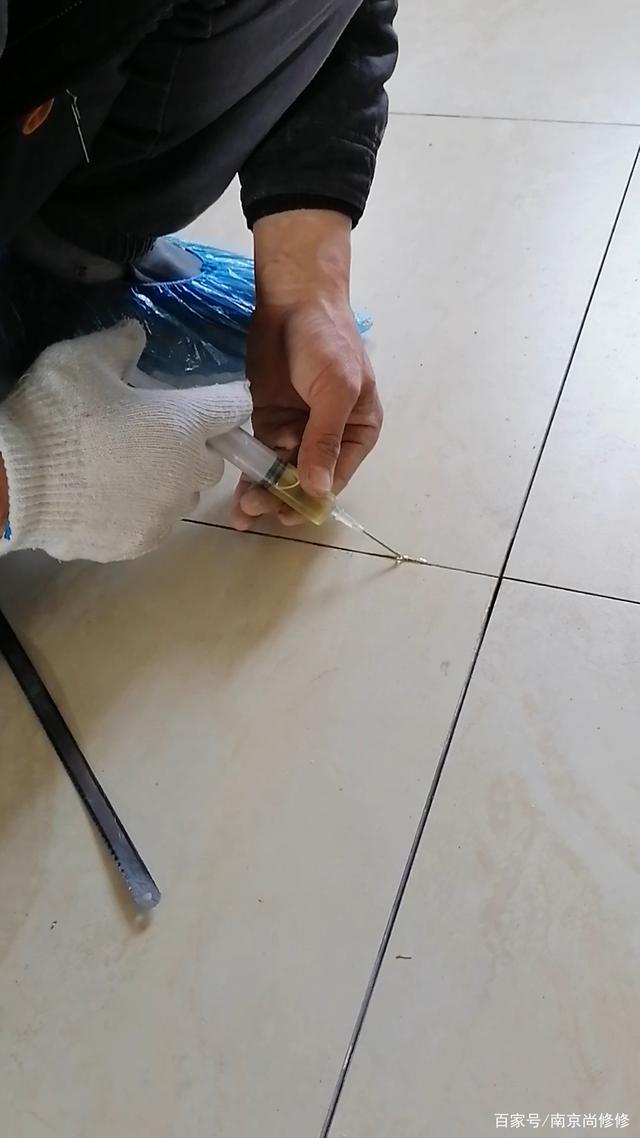 瓷砖打孔裂了,会不会掉下来了(瓷砖打孔会不会裂 看完这些你就明白了)