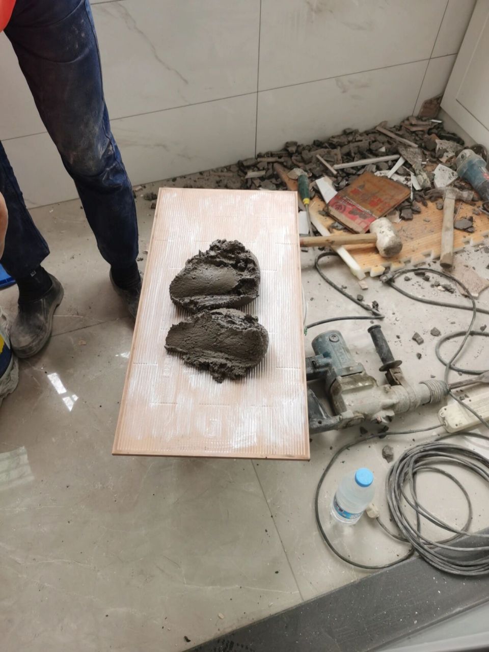 墙砖坏了一块怎么处理好看图片(墙砖坏了一块怎么处理好看图片大全)