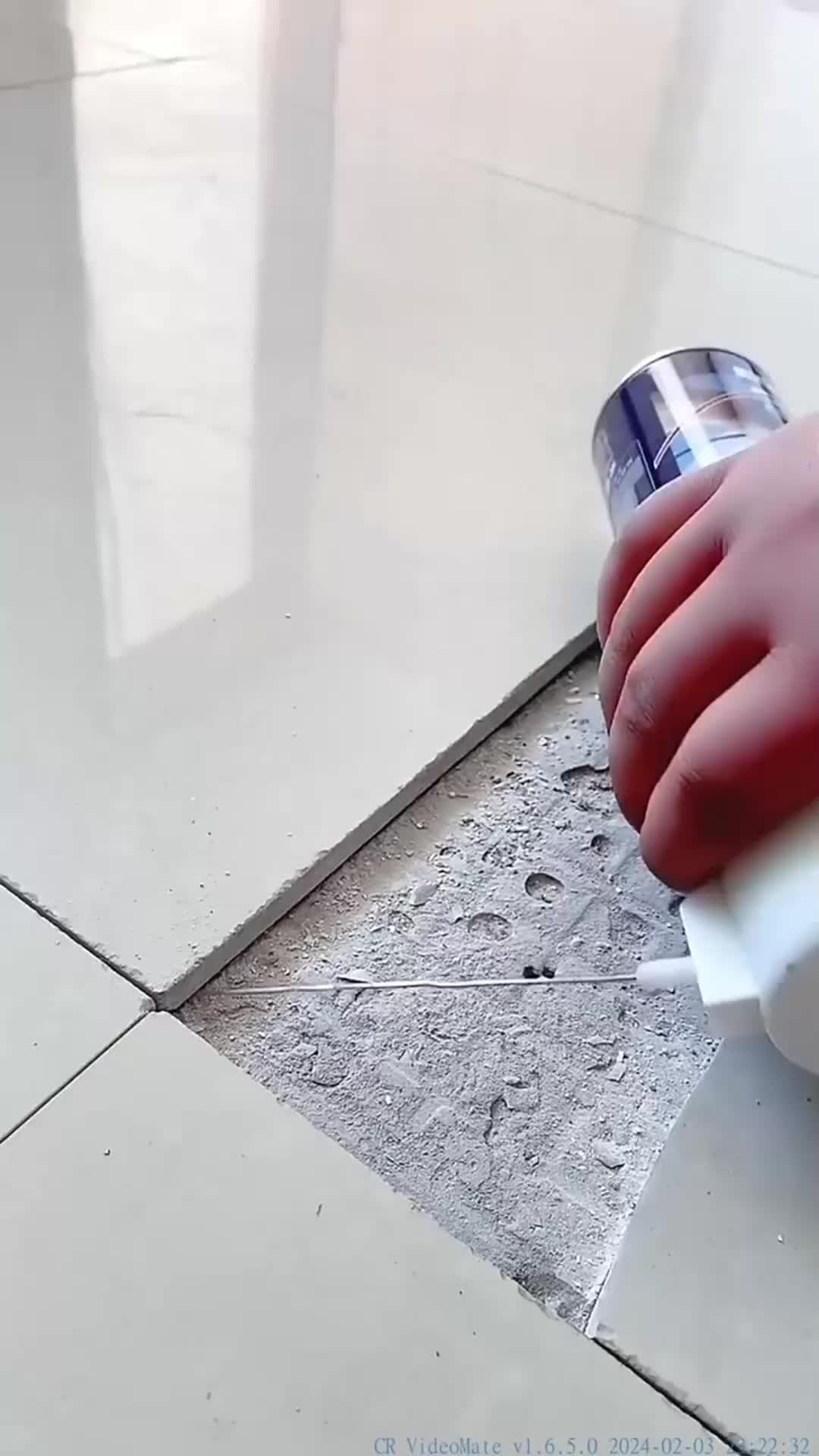 瓷砖烂了一小块怎么处理(瓷砖烂掉了小块,怎么修补)