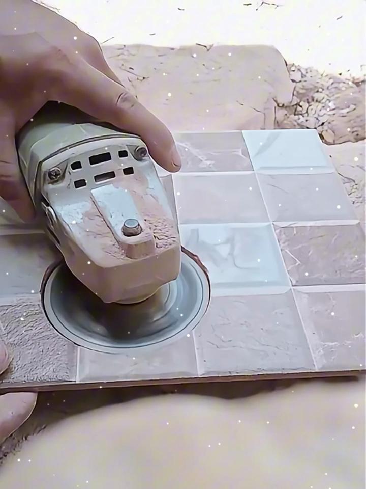 墙砖上的孔眼怎么遮住(墙砖上有洞用什么修补比较漂亮)